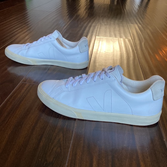 VEJA Esplar Leather Logo Sneakers - Picture 14 of 14